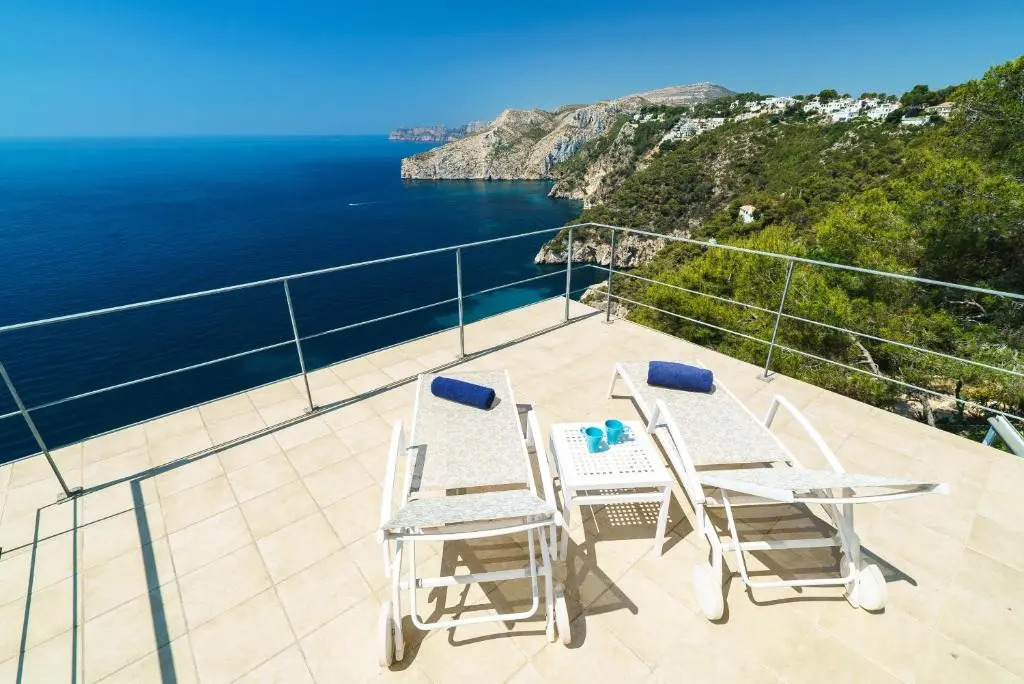 Villa Bombon by Aguilarent