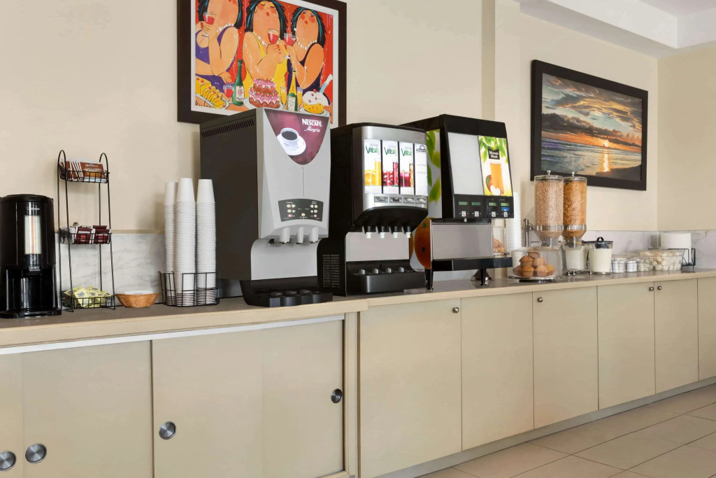 Days Inn by Wyndham Montreal East
