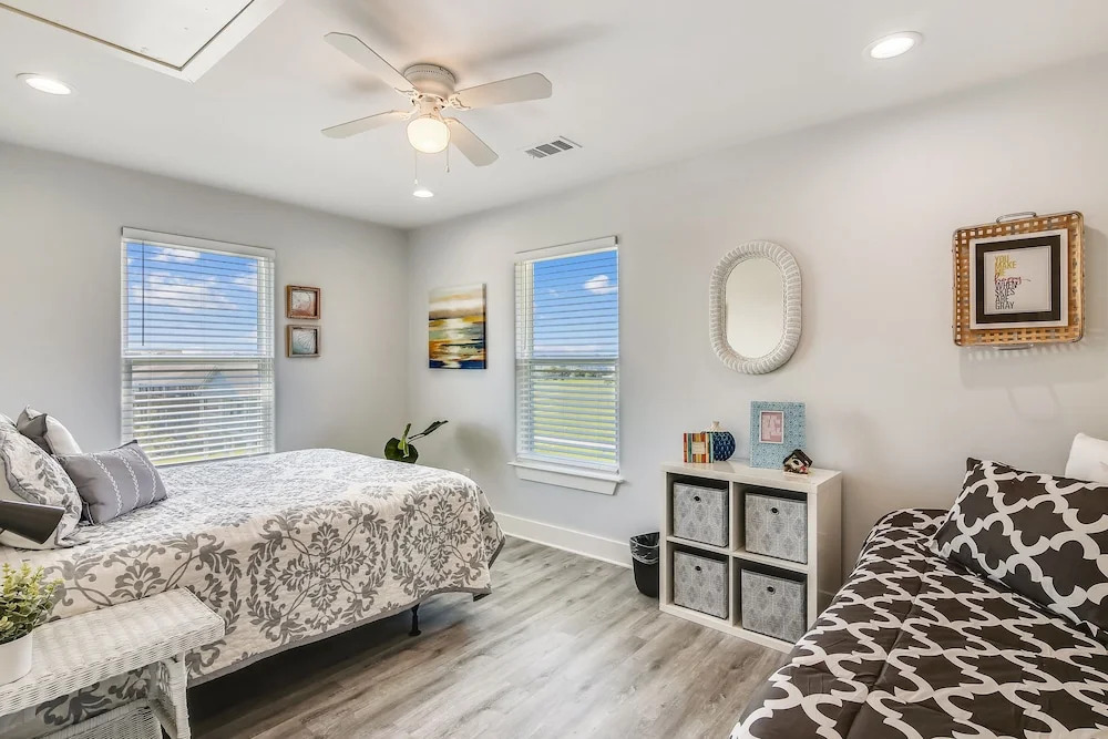 Blue Dolphin 4 Bedroom Home