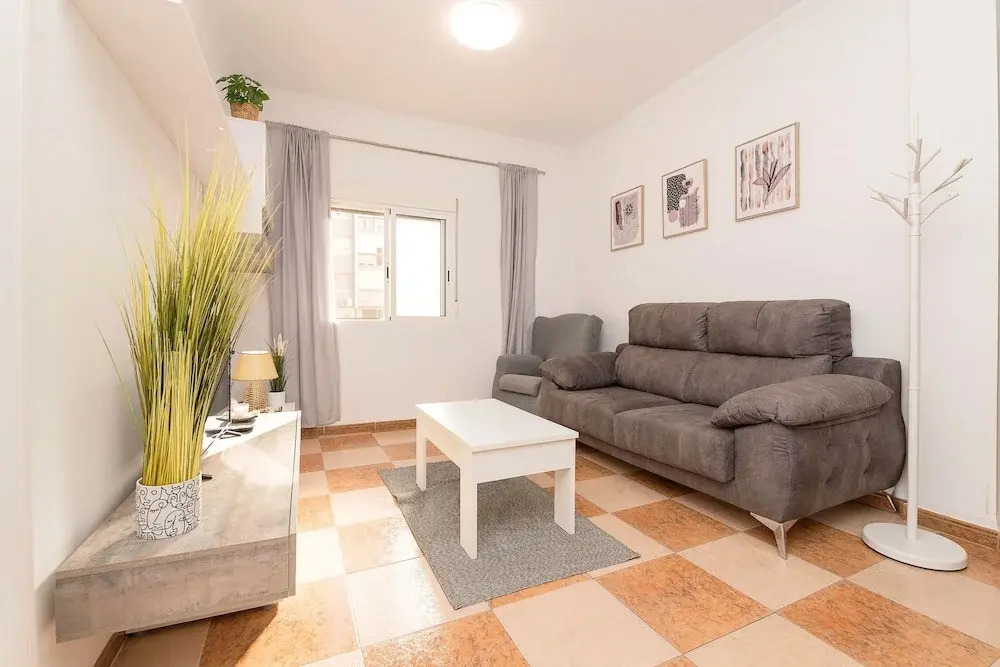 Velbar in Cadiz With 3 Bedrooms and 1 Bathrooms