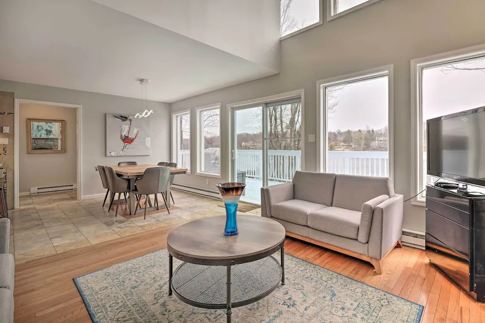 Lakefront Poconos Vacation Rental w/ Deck