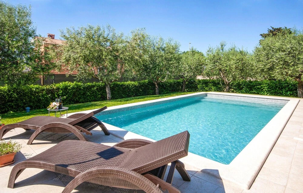 Nice Home in Medulin With 3 Bedrooms, Wifi and Outdoor Swimming Pool