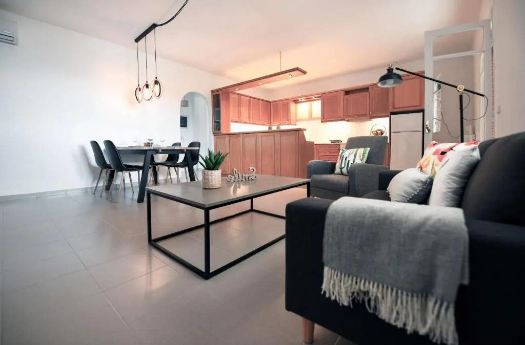 Amazing 2 bedroom apartment overlooking the Marina at Vourkari