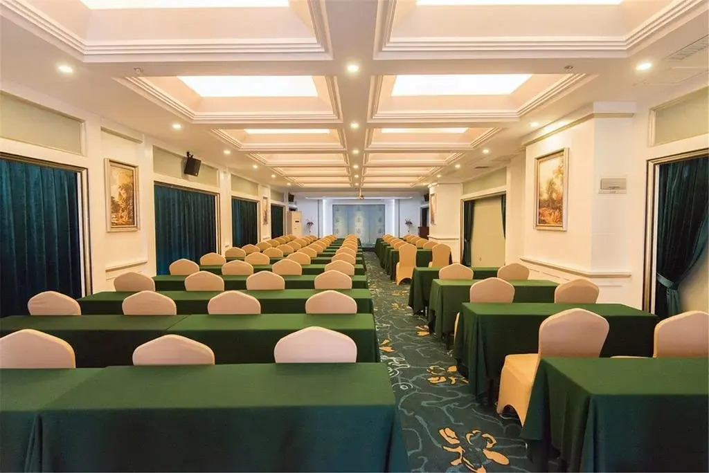 Xinshikong Conifer Hotel