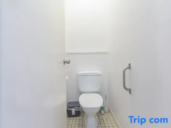 Inviting Rooms in Eastwood with Cafés, Shops & Station Nearby