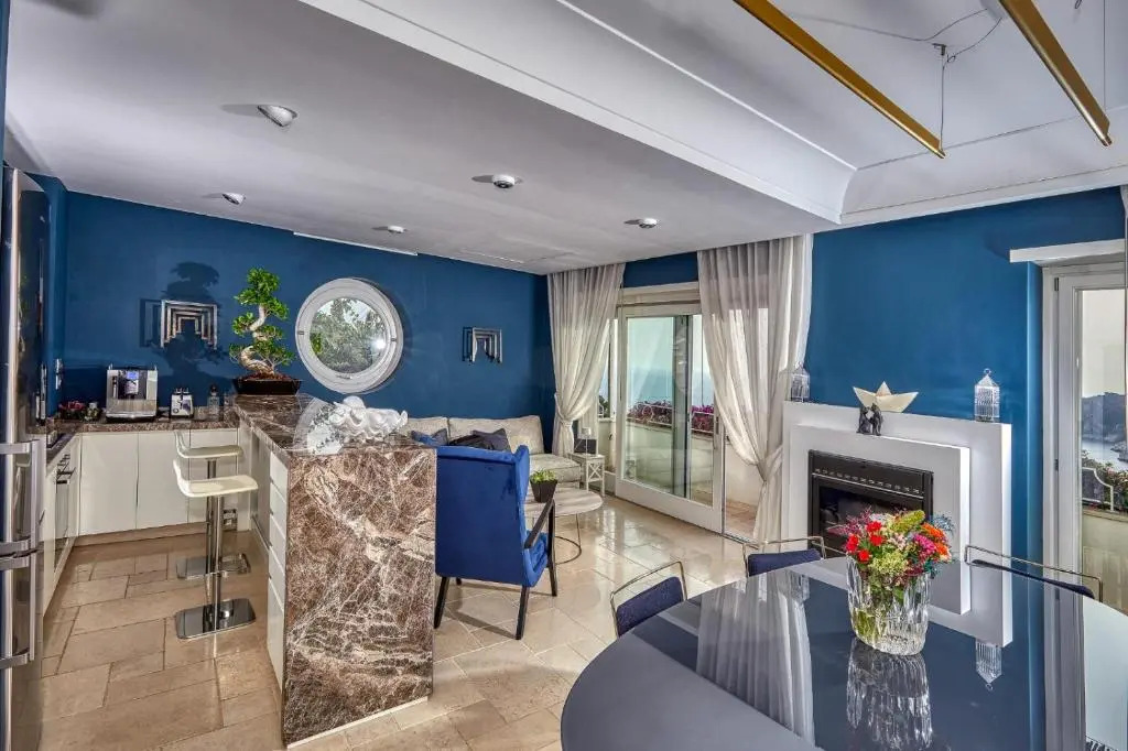 Roberhouse Tragara 37