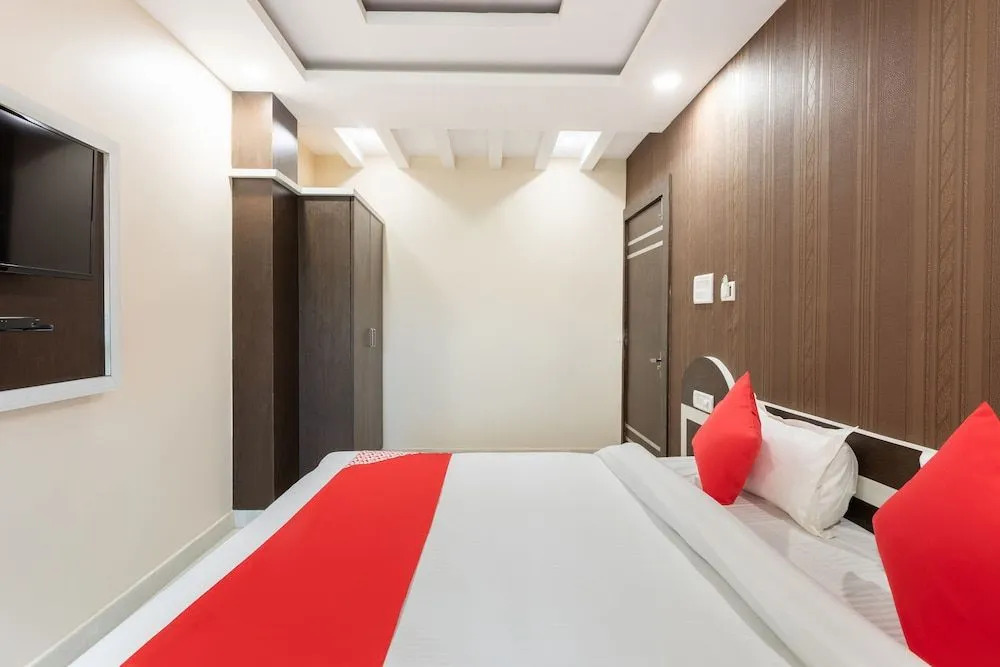Oyo 29920 Hotel Rk Palace