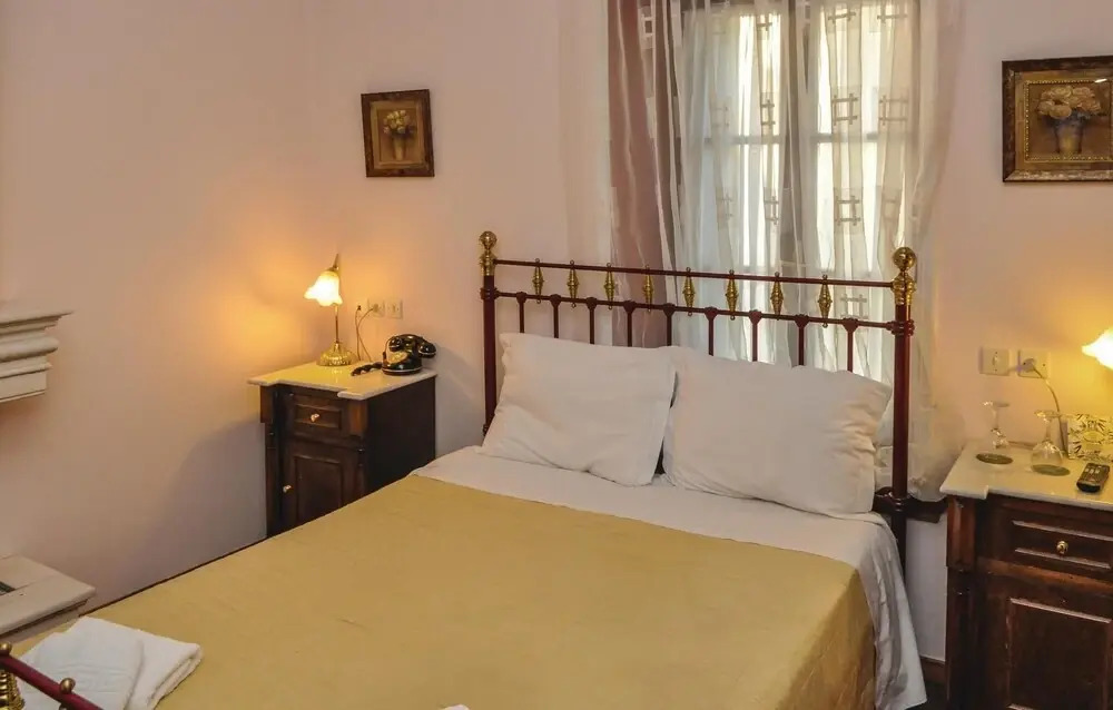 Nice Home in Portaria with Hot Tub, WiFi & 5 Bedrooms