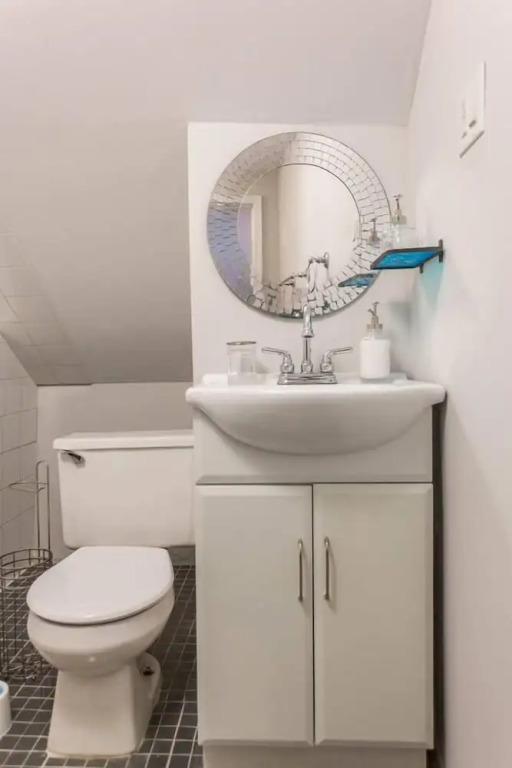 Unique Wrigleyville Gem