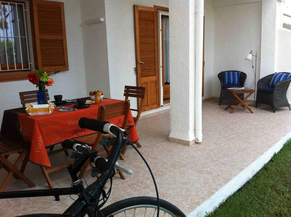 Apartment near the beach, with garden in Denia