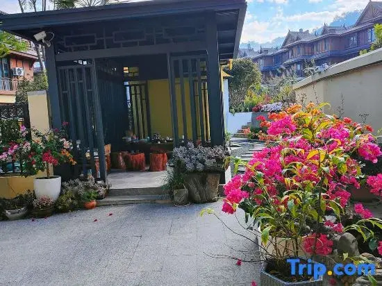 Shuangyu Homestay (Mangshi Yi Nationality Ancient Town)
