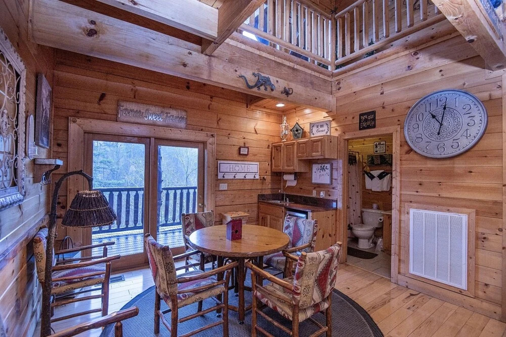 ERN854 - Wagon Wheel Lodge - Great Location! Close To All The Action! cabin