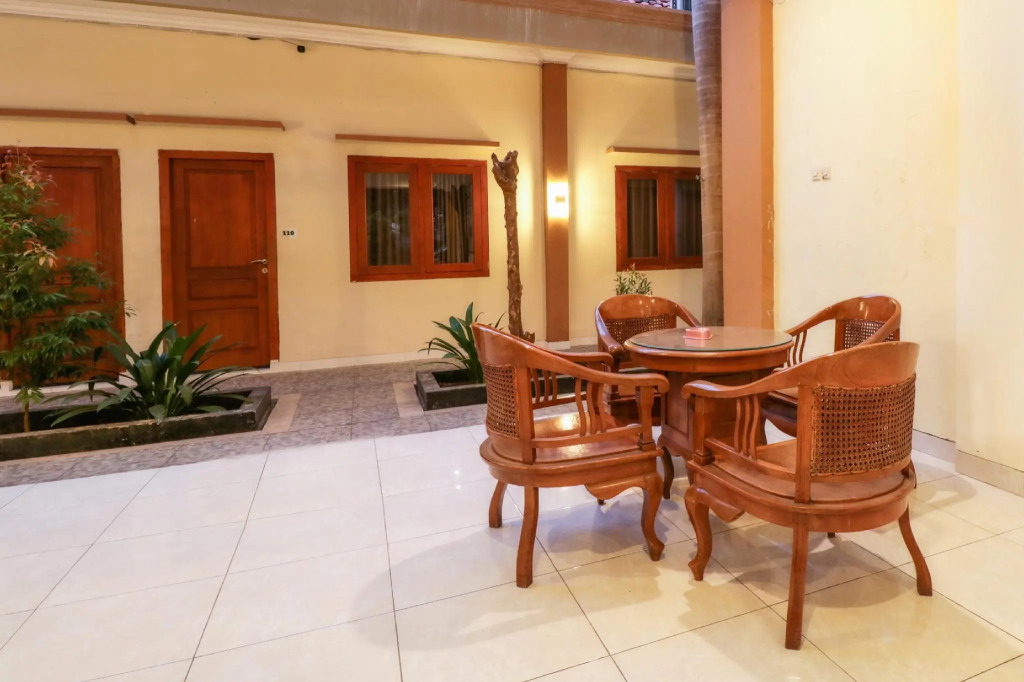 OYO 1117 New Garuda Hotel