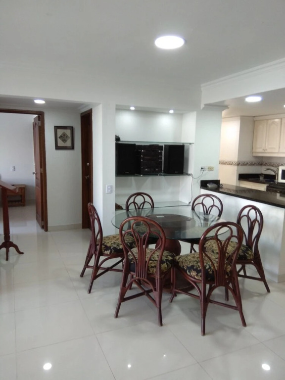 Apartamento con Balcn y Vista a la Baha del Laguito