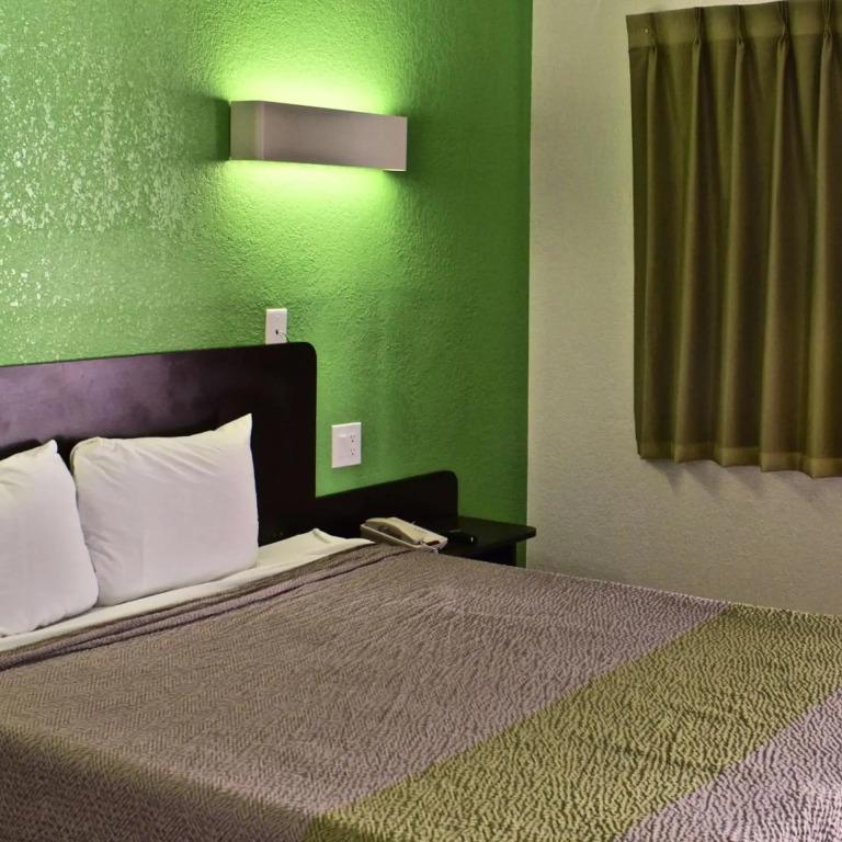 Motel 6 Barstow, CA - Lenwood Road