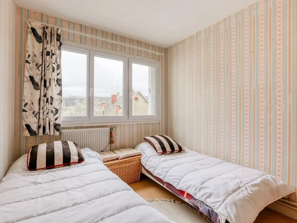 Beachfront Apartment in Grancamp-maisy With Terrace