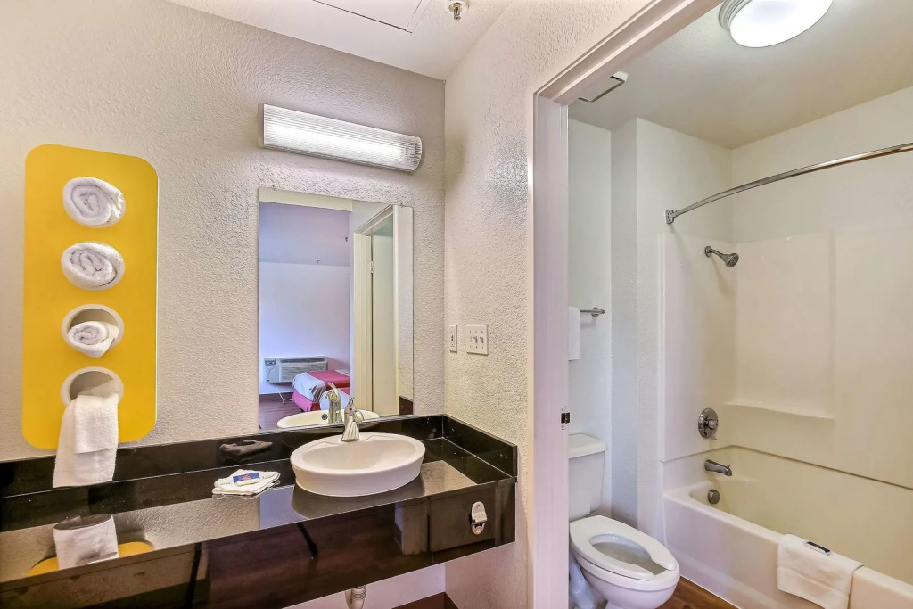 Motel 6-Pinole, CA