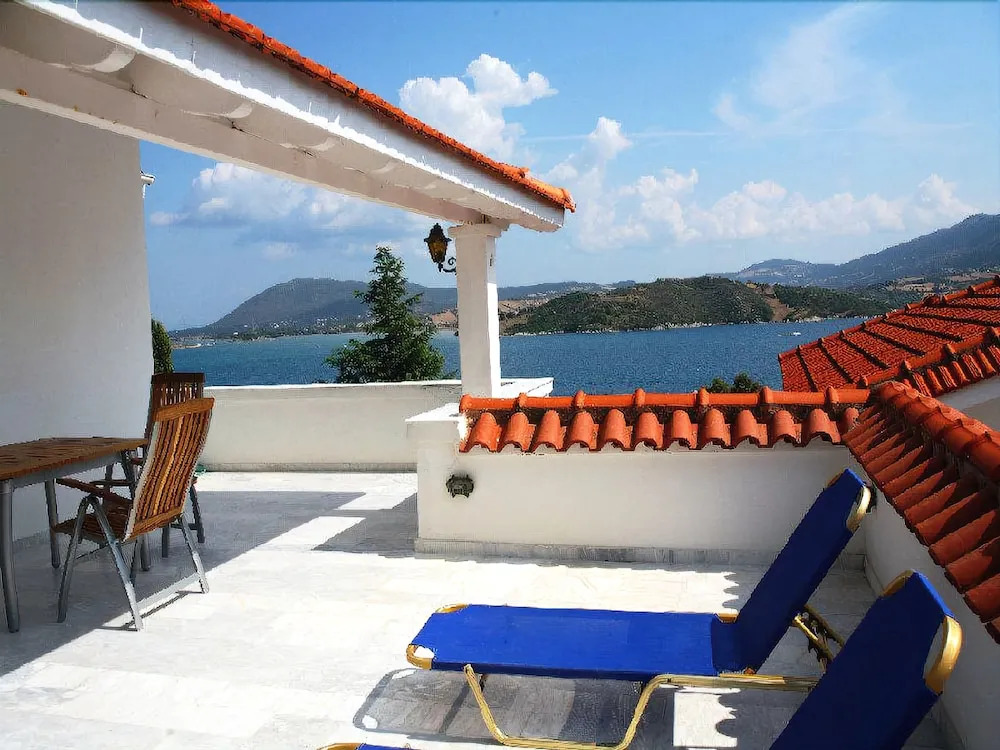 Aris Villas