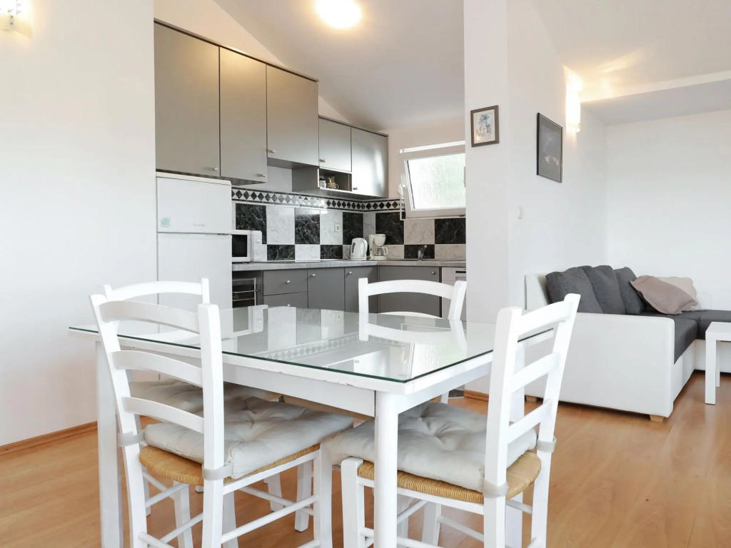 Modern Apartment With Private Pool in Maslenica