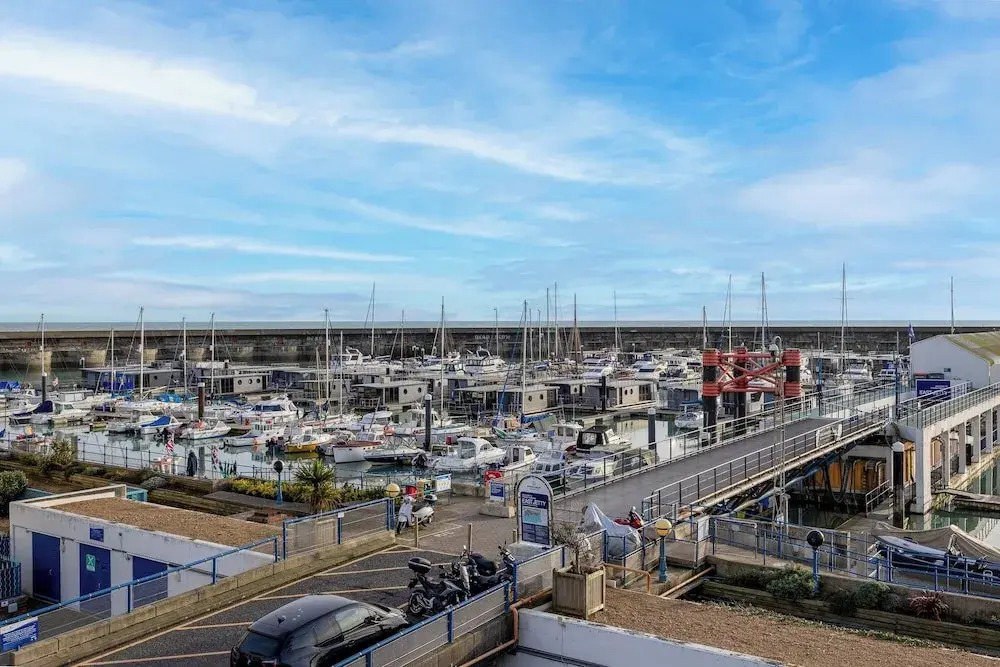 Central Brighton Marina - Apartment - Sleeps 4