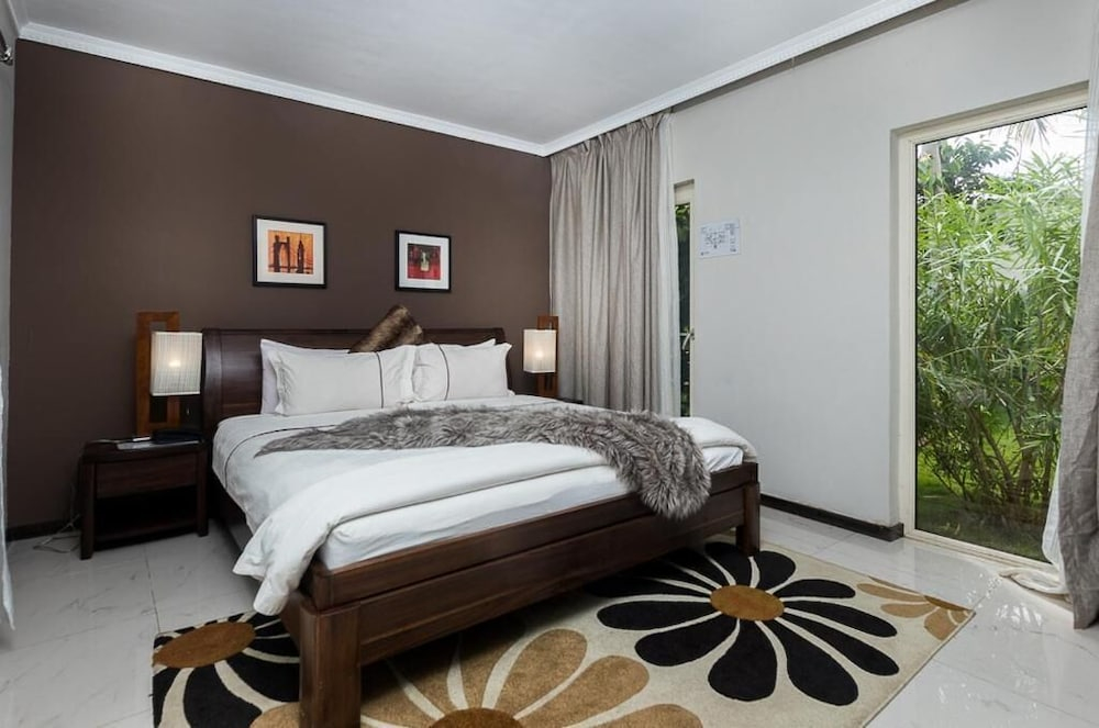 Red Mango Hotel and Apartments