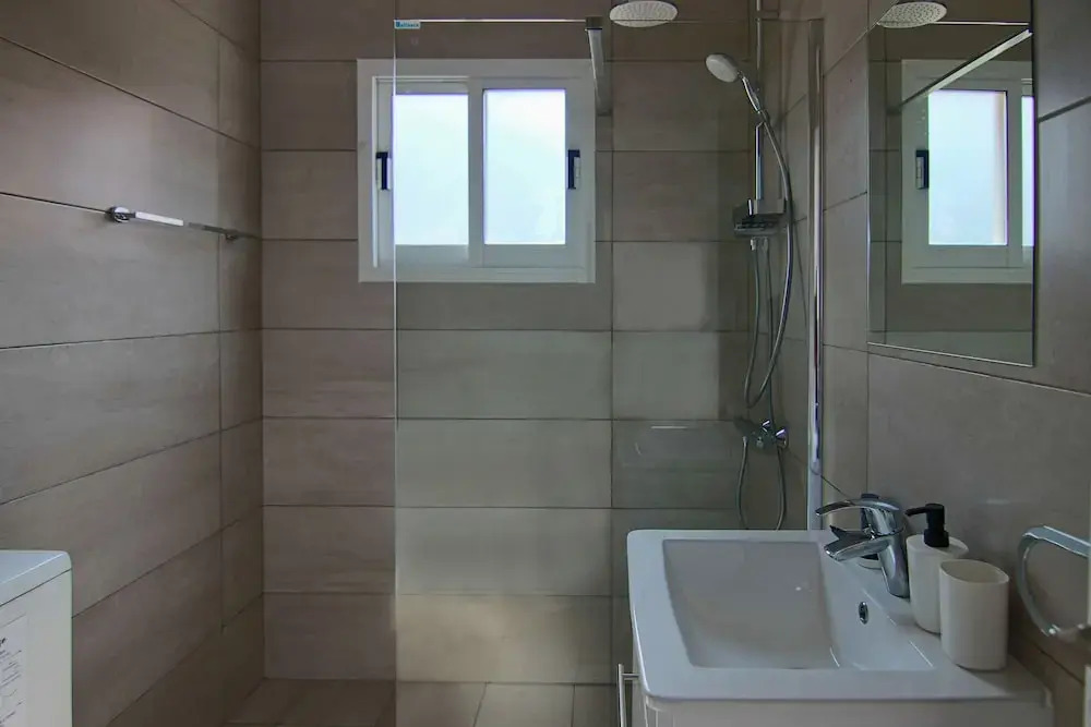 Phaedrus Living: Cityview Luxury Flat Walnut Grove 304