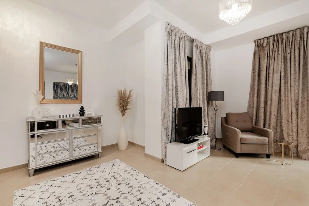 2BR apartment 2 minutes to beach Amwaj 4