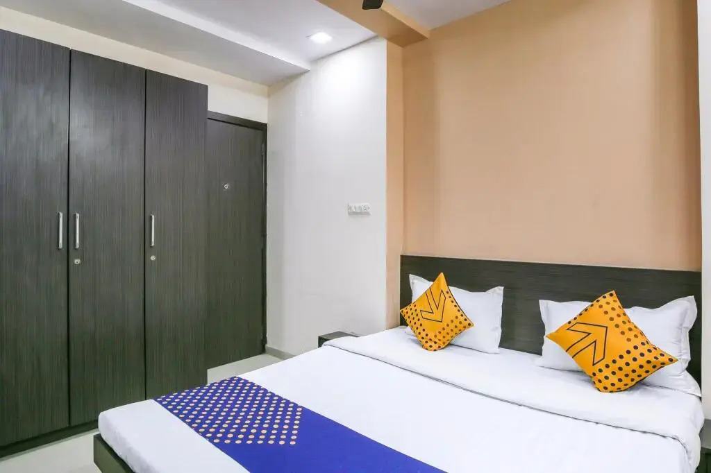 Varma Imperial Hotel by OYO Rooms
