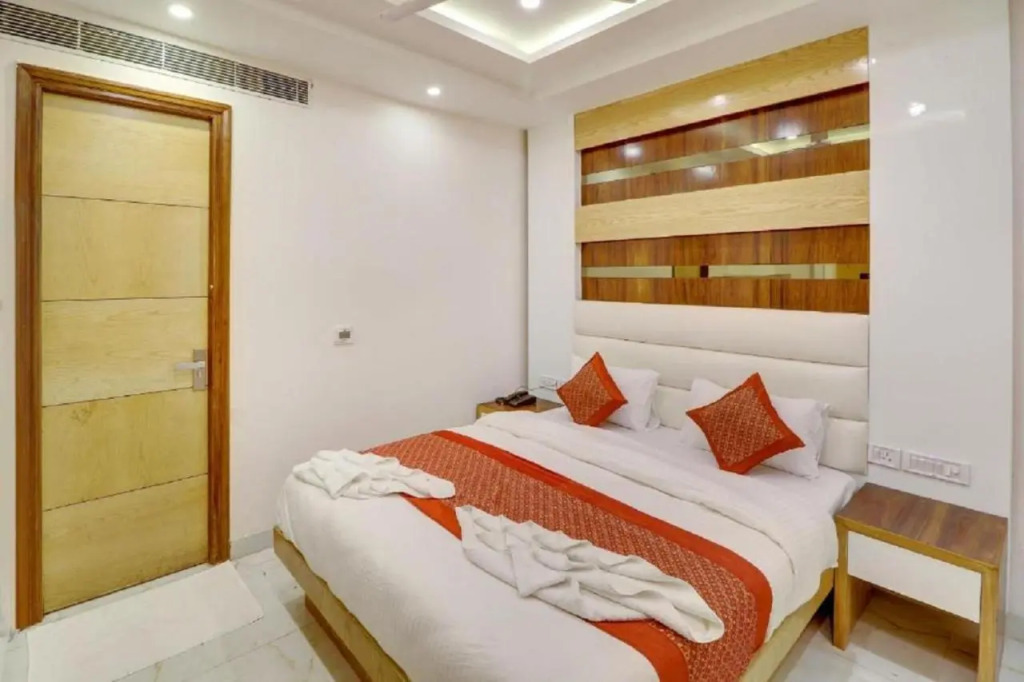 Orange Snapper Hotel