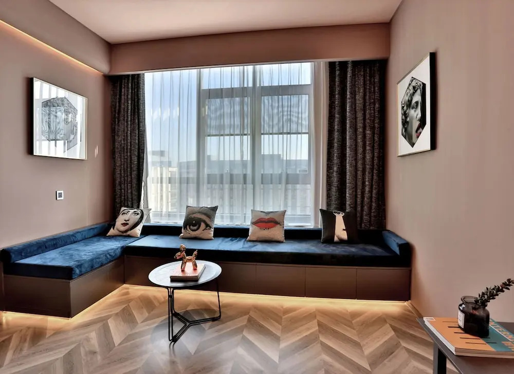 Hangzhou Vline Hotel