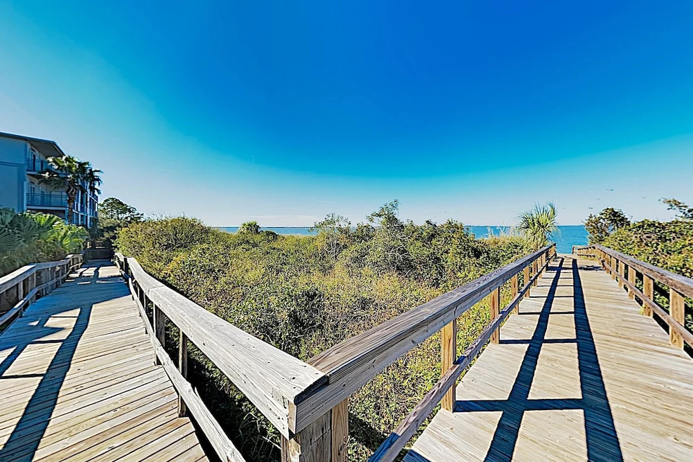 New Listing! Beachside W/ Bay Views & Pool 2 Bedroom Condo