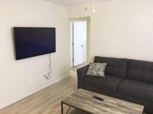 Cozy Upstairs 1 Bedroom Apartment close to Fort Sill