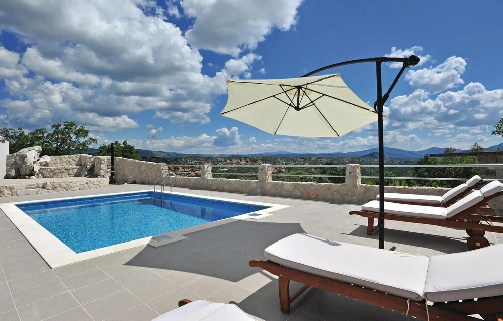 Nice Home in Kucice With Wifi and 4 Bedrooms