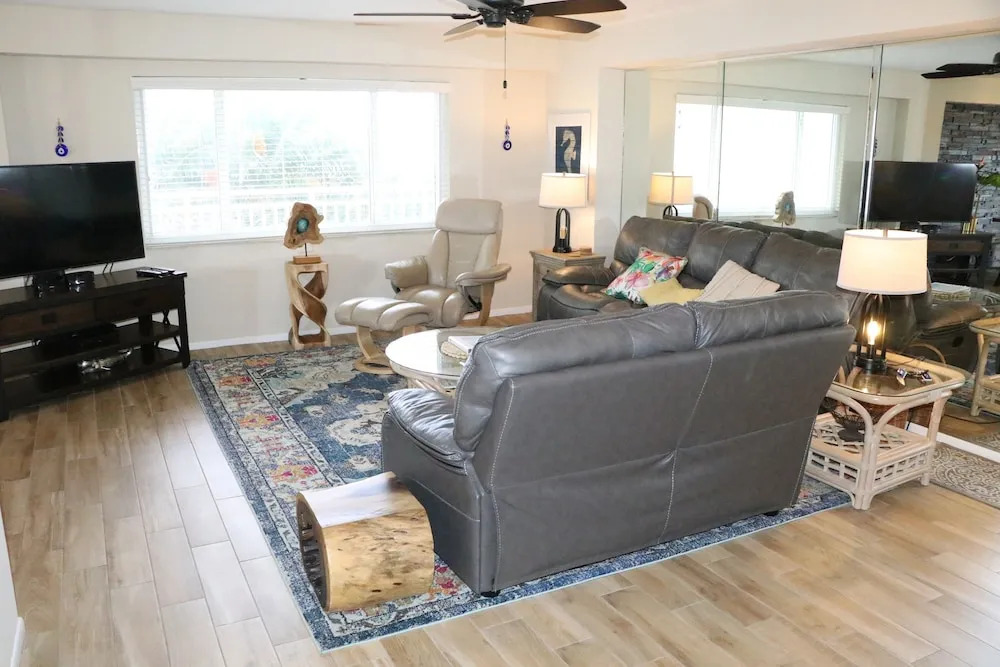 Jamaica Royale - 302 - 2 Br Condo