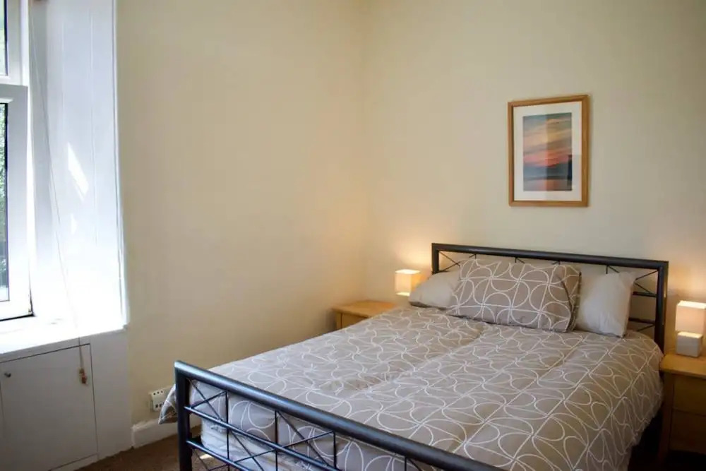 Fantastic 2 Bedroom Holyrood Apartment
