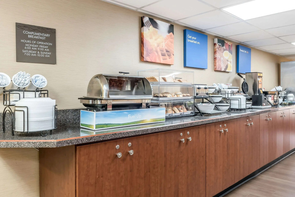 Comfort Inn & Suites Piqua-Near Troy-I75