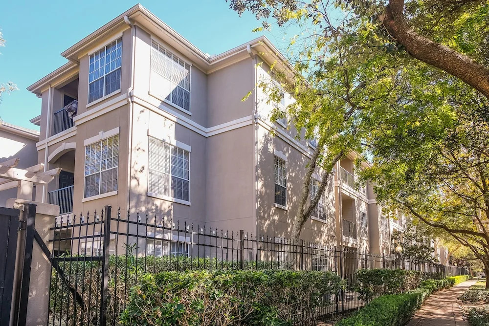 Modern Downtown Apartments by Frontdesk