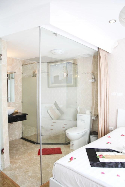 Iris Legend Hotel