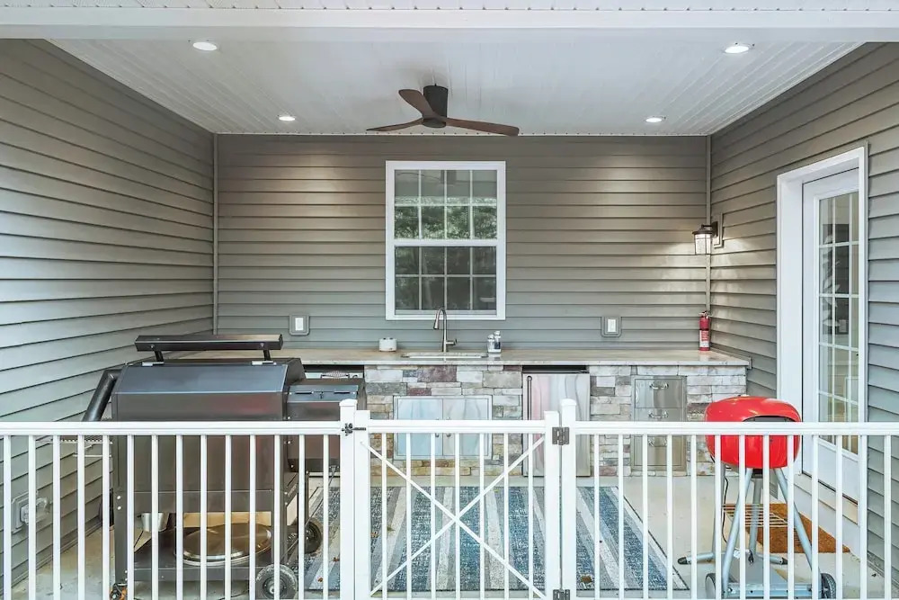 Luxuriously Lakeside by AvantStay | Lakefront Retreat