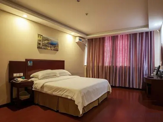 Green Tree Inn Express (Jinhu West Road Basi Square)