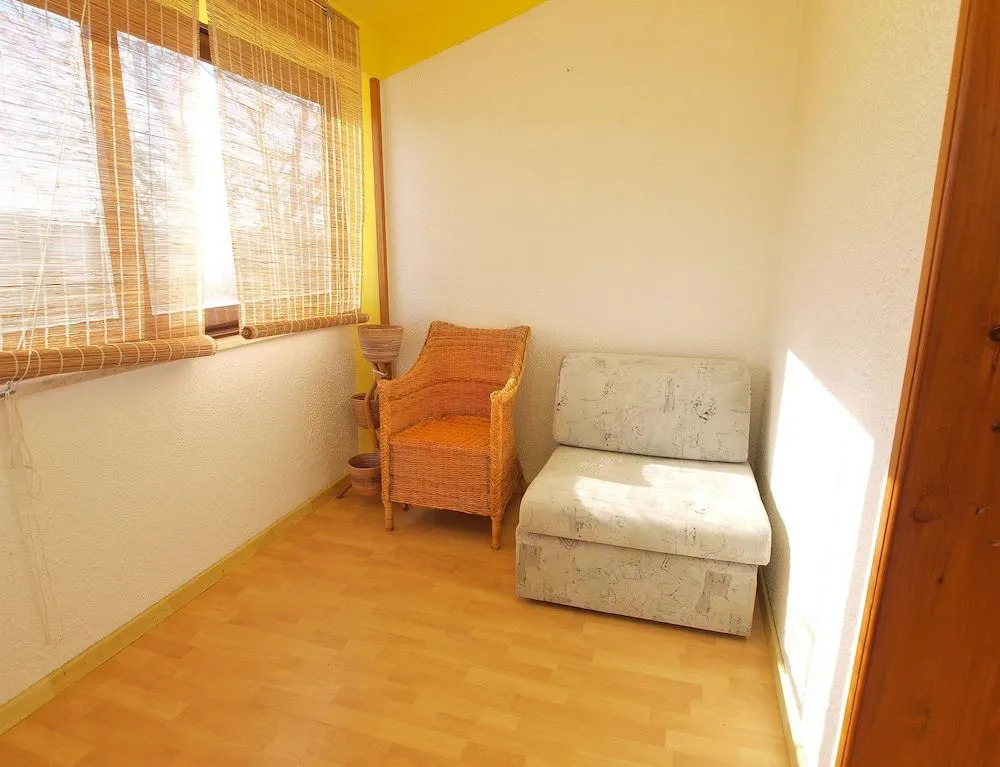 Apartment 879