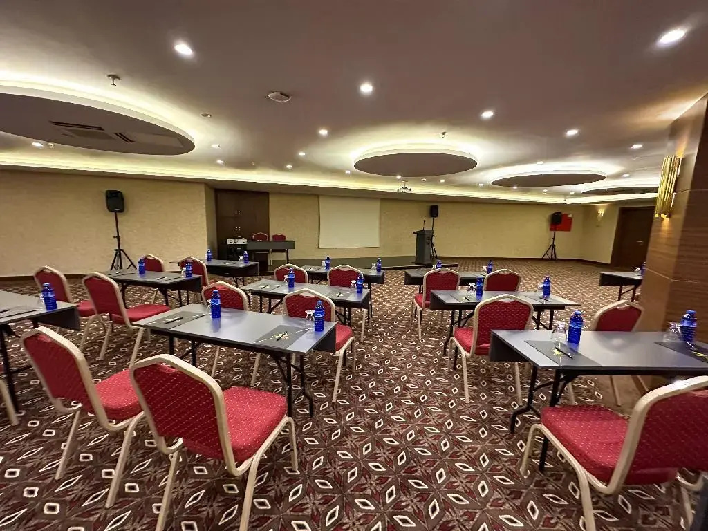 Grand Vaves Hotel