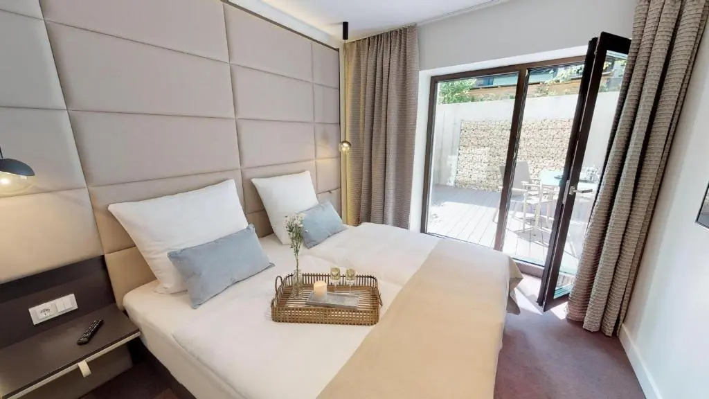 White Pearl Apartment 0.04