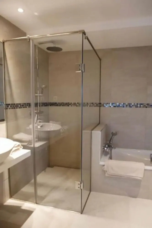 Luxury villa with heated pool for 12 to 14 people