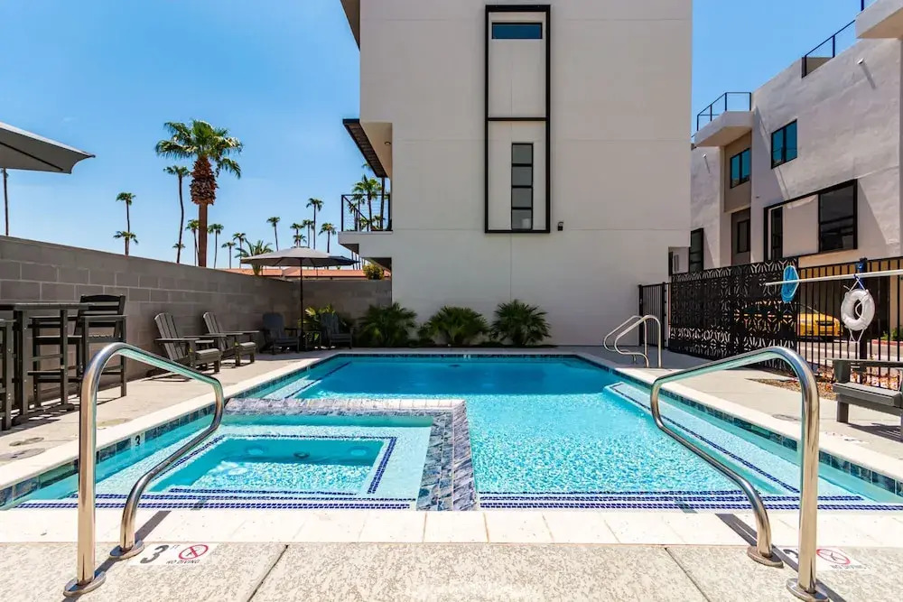 Papago Lux Townhouse 4level Oasis w Rooftop Lounge