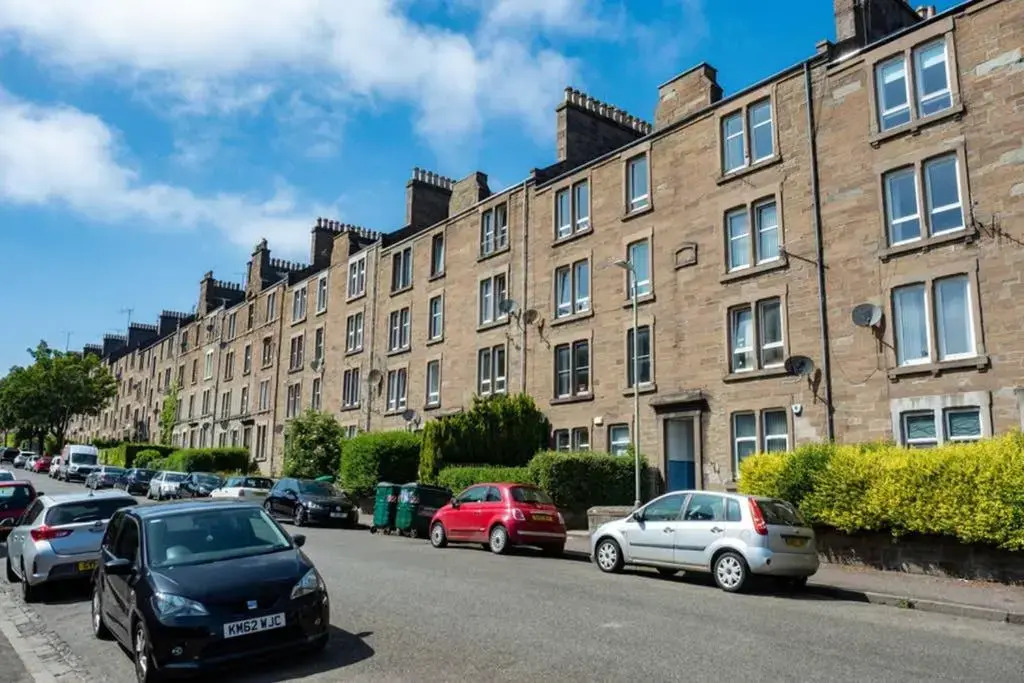 Bright, Spacious West-End Flat, Near University