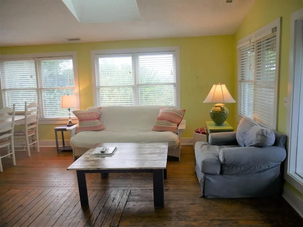 Plum Crazy Up - 2 Br Townhouse