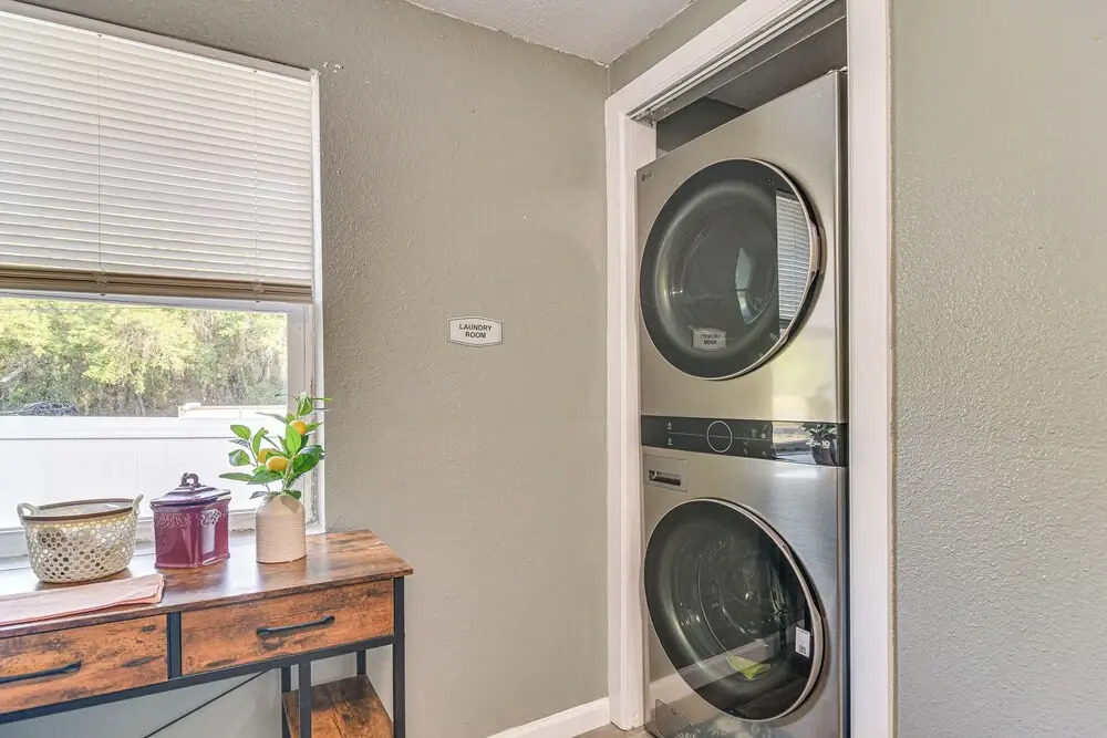 Breezy Tampa Home w/ Yard: Perfect for Long Stays