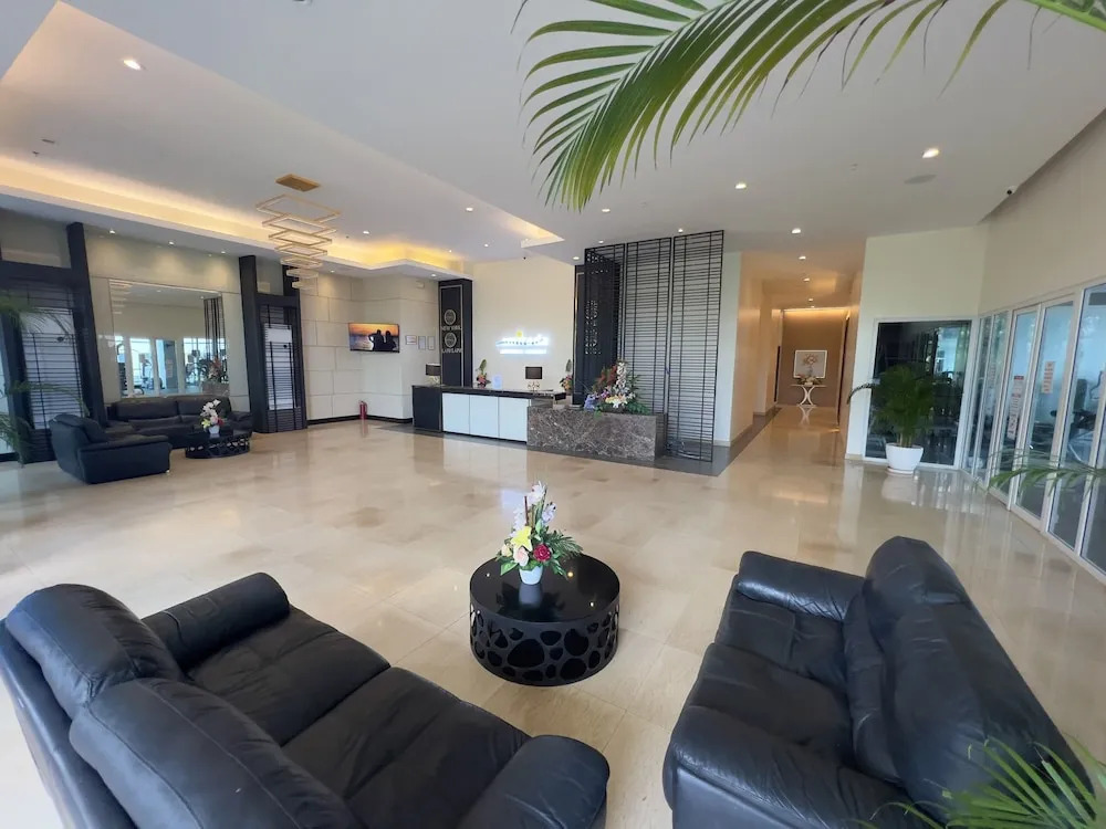 Spacious Oceanview Corner Suite Brand New