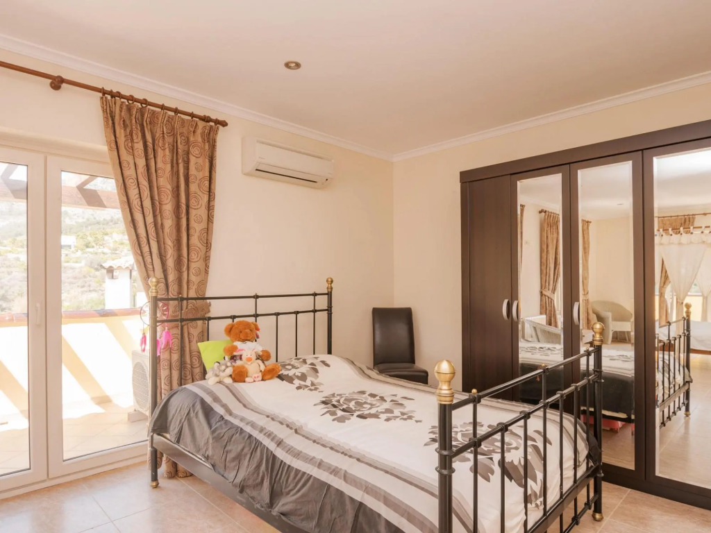 Serene Holiday Home in Callosa d' Ensarria with Private Pool
